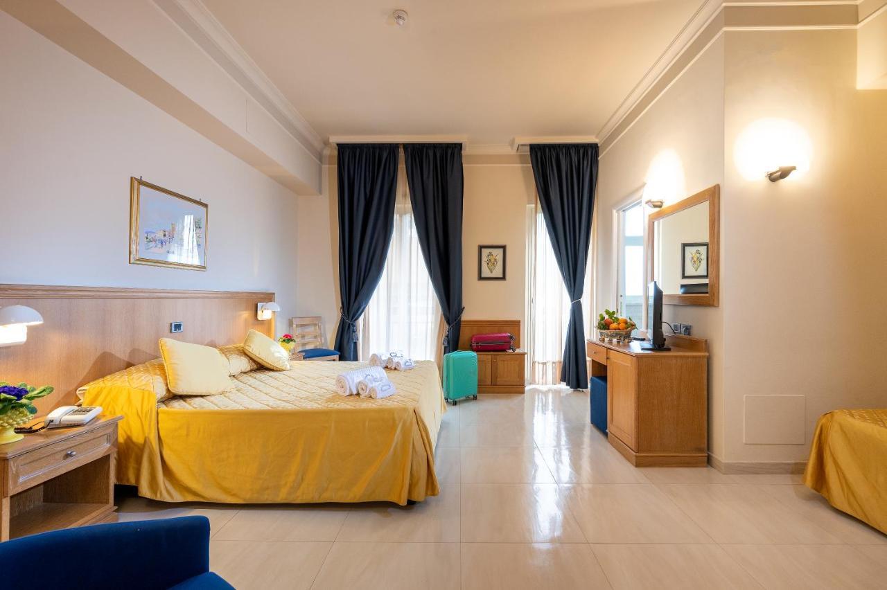 Hotel Sabbie D'Oro Giardini Naxos Ngoại thất bức ảnh