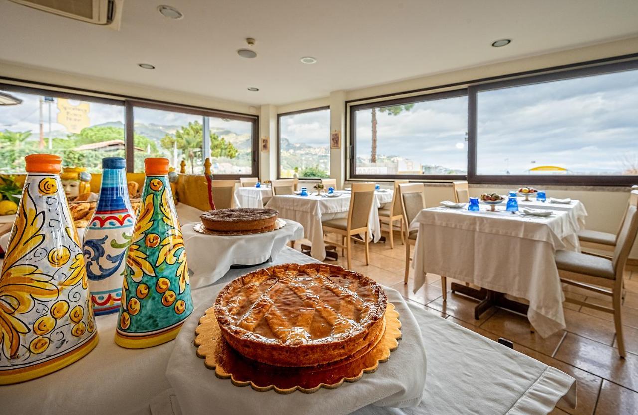 Hotel Sabbie D'Oro Giardini Naxos Ngoại thất bức ảnh