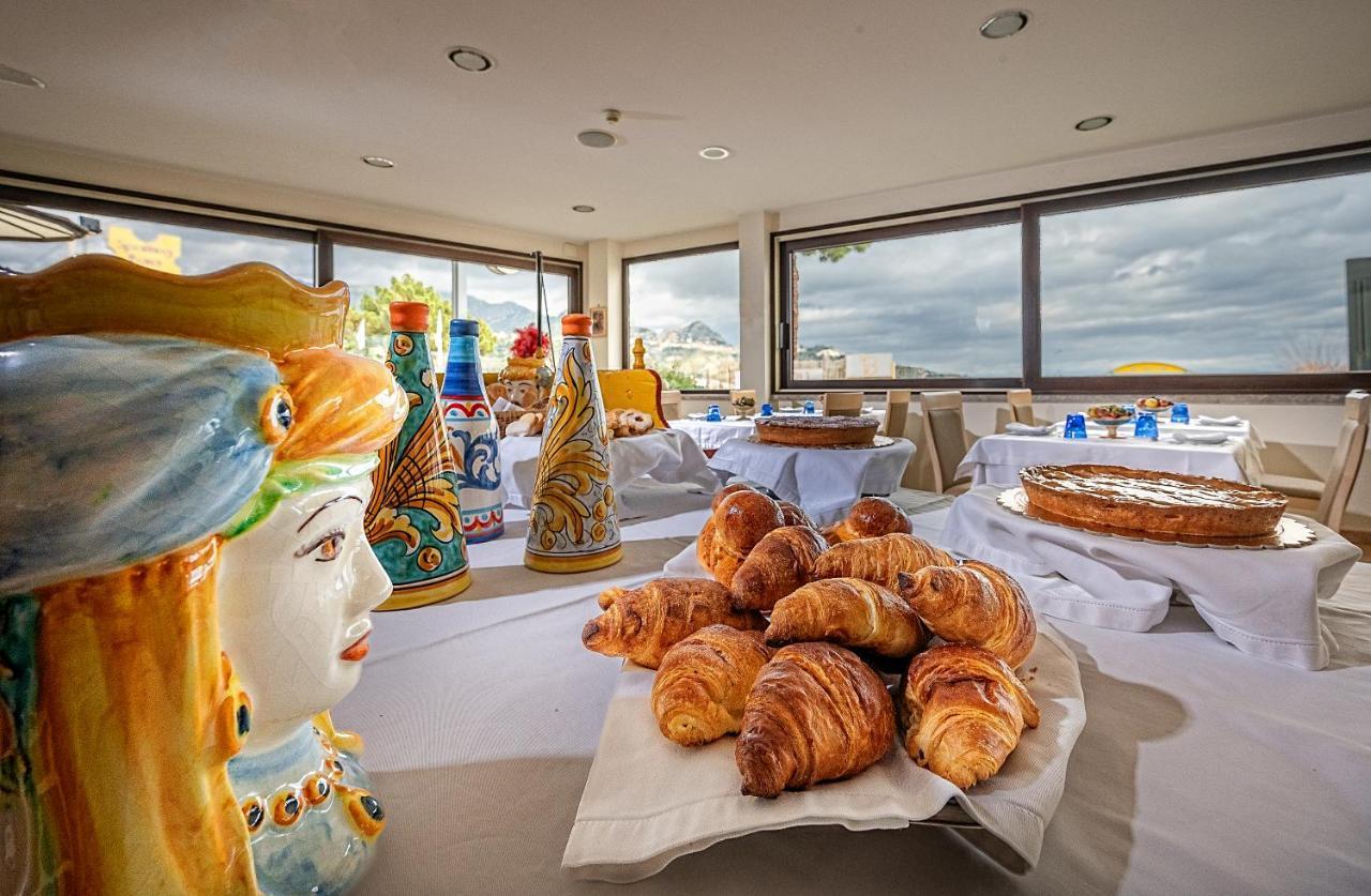 Hotel Sabbie D'Oro Giardini Naxos Ngoại thất bức ảnh