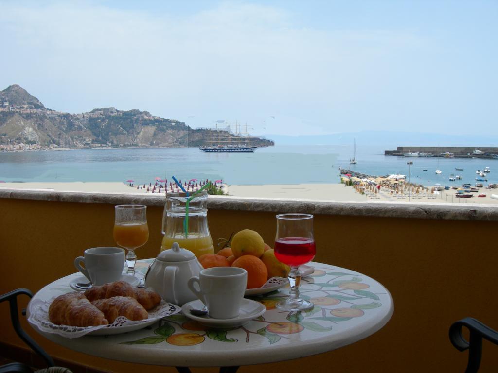 Hotel Sabbie D'Oro Giardini Naxos Ngoại thất bức ảnh